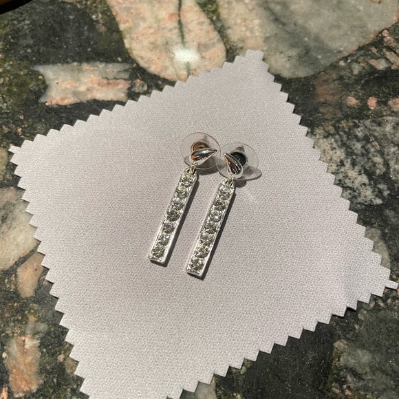 Elegant Silver Drop Earrings - Picture 3 of 3